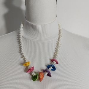 Vintage Chipped Resin Beads and Dred Clam Shell Fashion Statement Neckla…